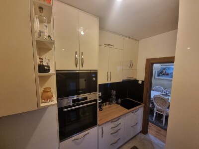 Lux namješten dvosoban stan u Podgorici