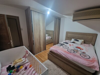 Lux namješten dvosoban stan u Podgorici