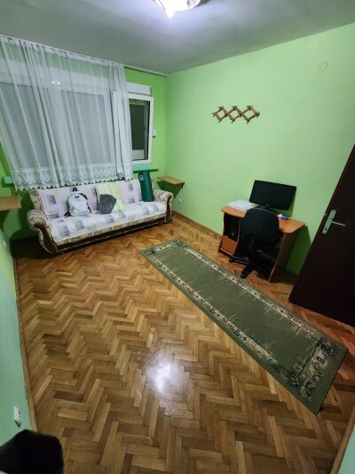 Dvosoban namješten stan u Baru