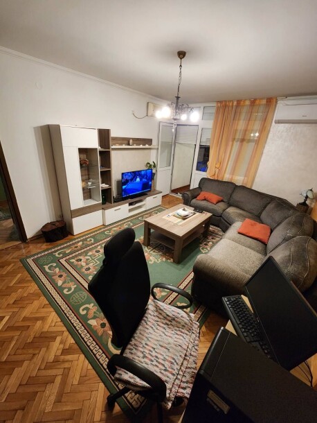 Dvosoban namješten stan u Baru-1